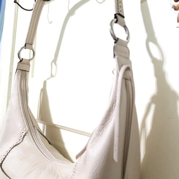 NEW Stone Mountain Cream 100% Leather Small Crescent Shoulder Bag Purse Top Zip - Picture 6 of 14